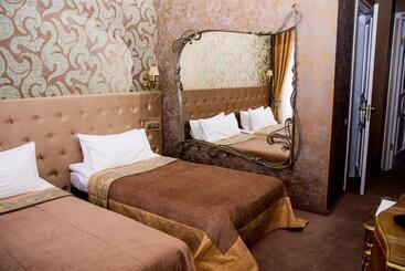 Boutique Spa Casino Hotel Lybid Plaza