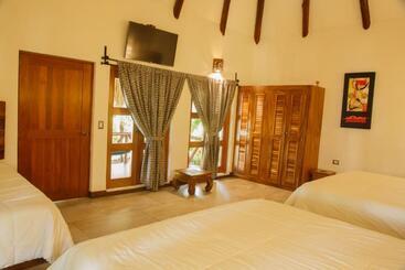 هتل Dos Mundos Pacific Resort