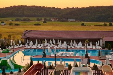 Hotel Miraj Resort