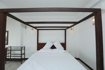 Resort Plantation Surf Inn & Restaurant