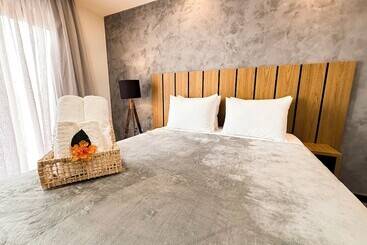 בית מלון כפרי Aloha Palace