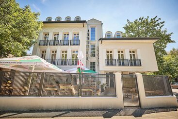 هتل Carol Park View