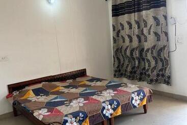 هتل کپسول Rahul Home