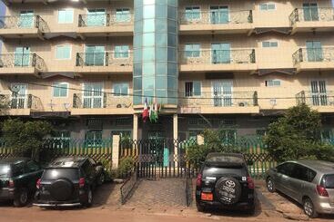 Hotelli International Summit Palace