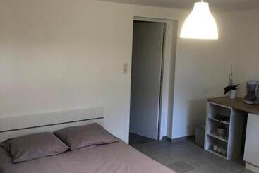 住宿加早餐  Chambre Avec Entrée Indépendante à La Canourgue