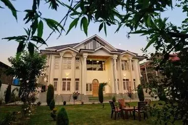 Hotel Villa Homey Inn , Srinagar
