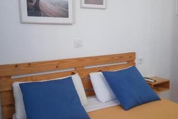 Pensió La Tortuga Lodging