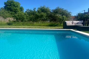 تختخواب و صبحانه Chez Odette Cypres De Provence