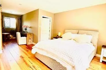 ベッドアンドブレックファースト Oceanside Manor   Fancy Room   Golf Course & Beach View