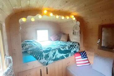 مبيت وإفطار La Roulotte Du Clos De L Isop