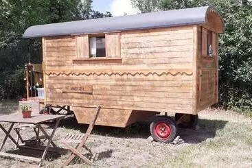 Aamiaismajoitus (B&B) La Roulotte Du Clos De L Isop