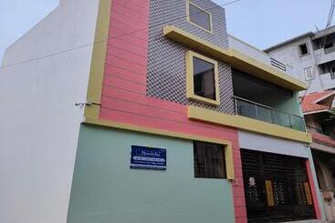 호텔 Monisha Luxury Homestay