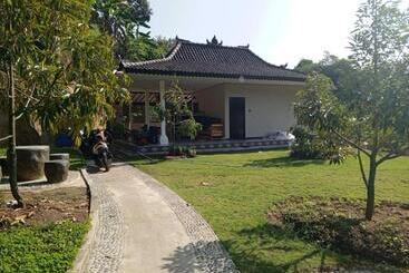 Panzió Kubu D  Teba