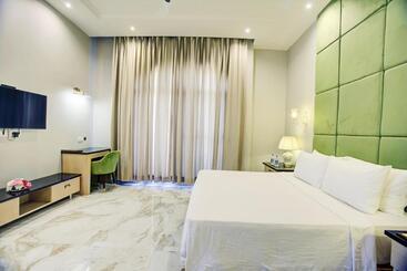 호텔 Sarovar Portico Saharanpur