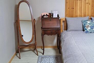 Pension Jeju Junny Binny House Bed And Breakfast