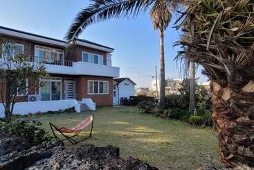 Pensió Jeju Junny Binny House Bed And Breakfast