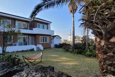 Pension  Jeju Junny Binny House Bed And Breakfast