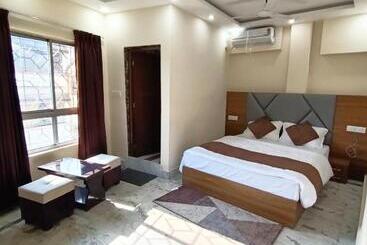 Super Oyo Hotel Danish Dreamstay