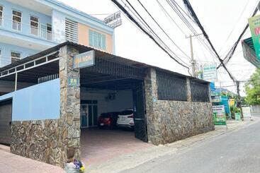 تختخواب و صبحانه Gia Tú