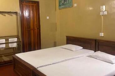 Hotel Rest House Teldeniya