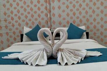 Hôtel Unity Holiday Resort   Statue Of Unity