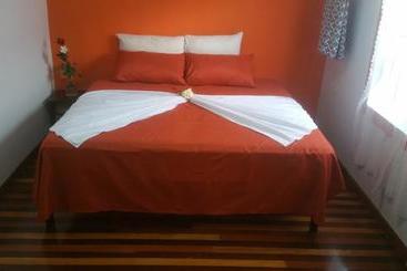 تختخواب و صبحانه Svilla