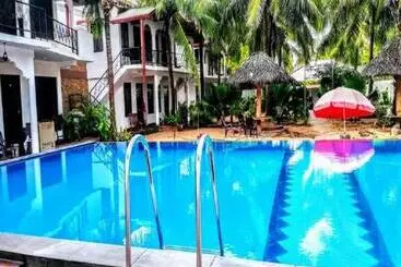 Crescent Sea Resort