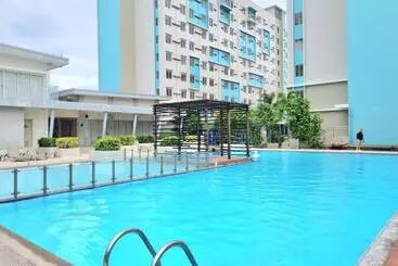 アパートホテル Mika S Crib 2br Condo