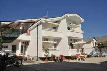 پانسیون Guest House Nura