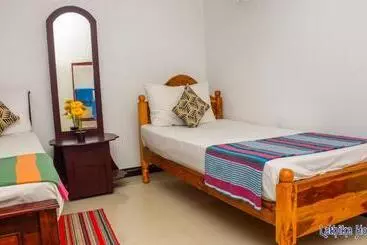 تختخواب و صبحانه Lathika Homes