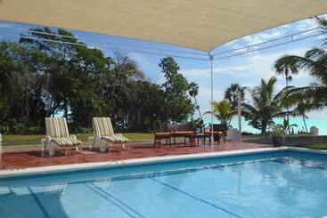 تختخواب و صبحانه Serenity Sands