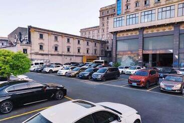 호텔 Hanting Shanghai Cao Road Financial Information Park