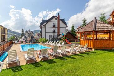 Hotel Pid Strihoju