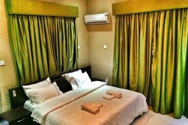 هتل The 09 Suites