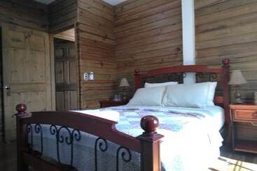 هتل Y Restaurante Casa Escondida