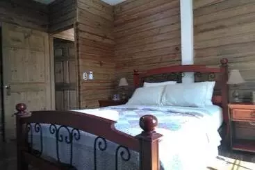 هتل Y Restaurante Casa Escondida