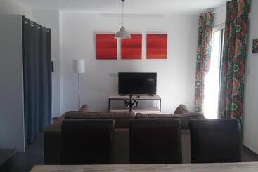 تختخواب و صبحانه Les Canneliers