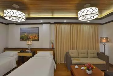 هتل The Regency