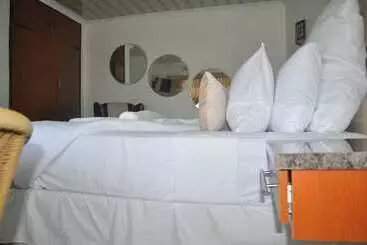 تختخواب و صبحانه Crown Guest Lodge