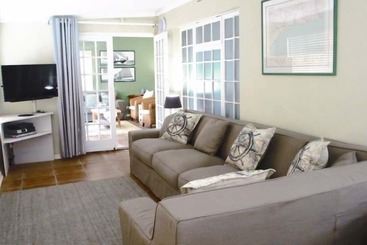 Vakantie-appartementen 16 On Main Arniston Pet Friendly