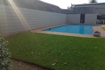 דירה Riversway Guest House