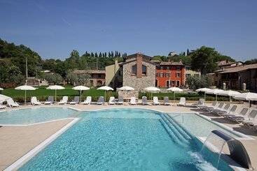 Hotel Residence Borgo Mondragon