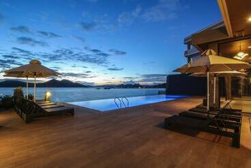 Hotel Two Seasons Coron Bayside