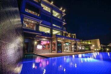 Hotel Two Seasons Coron Bayside