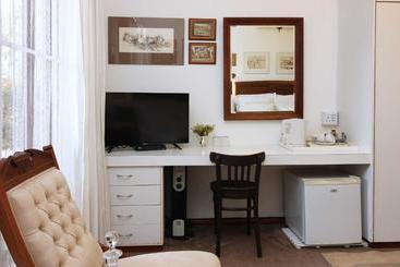 Pensió Leonora @ Welgemoed Manor