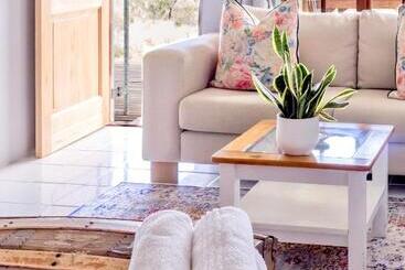 Vakantie-appartementen River Front Estate