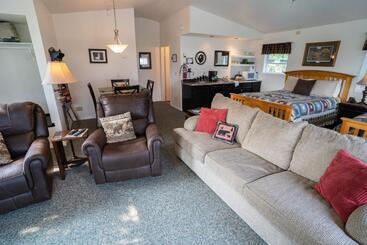 Bed and Breakfast Bears Den Alaska Lodging