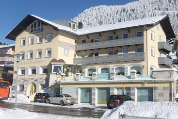 酒店 Am Reschensee