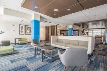 Отель Holiday Inn Express & Suites Dripping Springs Austin Area, An Ihg