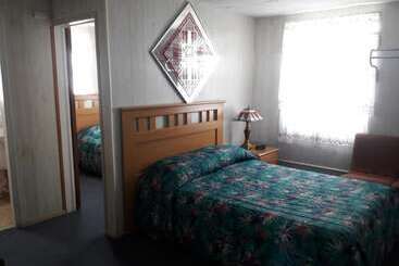 Suitcase Motel & Travel